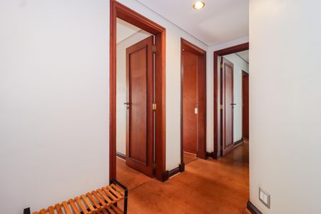 Apartamento para alugar com 300m², 4 quartos e 4 vagas Apartamento para alugar com 300m², 4 quartos e 4 vagasCorredor