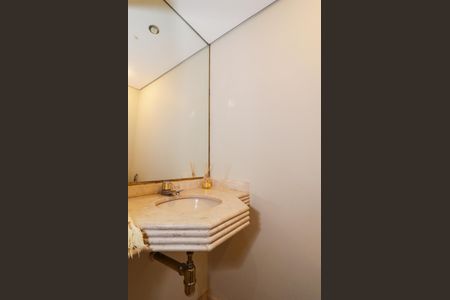 Apartamento para alugar com 300m², 4 quartos e 4 vagas Apartamento para alugar com 300m², 4 quartos e 4 vagasLavabo