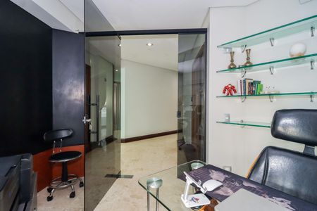 Apartamento para alugar com 300m², 4 quartos e 4 vagas Apartamento para alugar com 300m², 4 quartos e 4 vagasEscritório