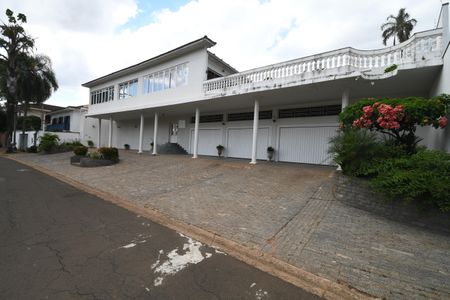 Casa à venda com 620m², 3 quartos e 7 vagasFachada