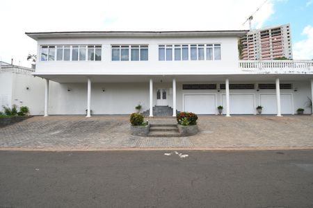 Casa à venda com 620m², 3 quartos e 7 vagasFachada