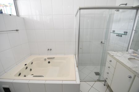 Casa à venda com 620m², 3 quartos e 7 vagasBanheiro 2