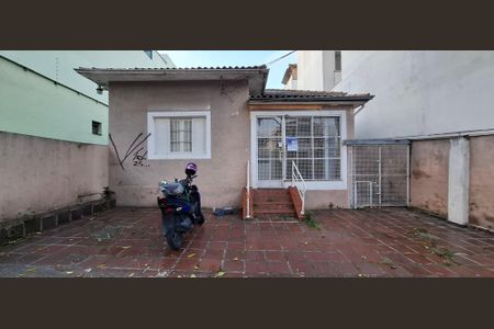 Casa à venda com 375m², 2 quartos e 3 vagas Casa à venda com 375m², 2 quartos e 3 vagasFachada