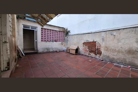 Casa à venda com 375m², 2 quartos e 3 vagas Casa à venda com 375m², 2 quartos e 3 vagasQuintal