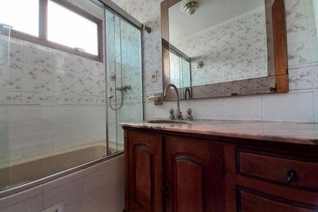 Apartamento à venda com 220m², 4 quartos e 2 vagasBanheiro da Suíte 1