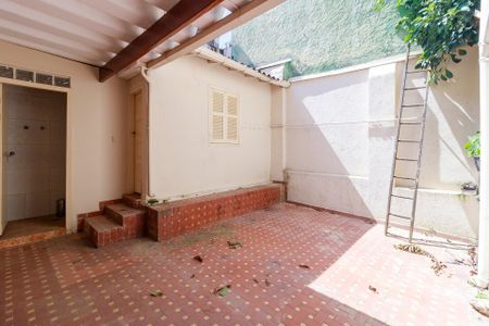 Casa à venda com 150m², 4 quartos e 1 vagaQuintal
