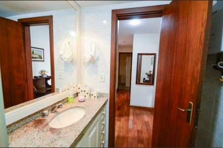 Apartamento à venda com 124m², 3 quartos e 2 vagas Apartamento à venda com 124m², 3 quartos e 2 vagasBanheiro Social