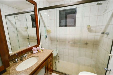 Apartamento à venda com 124m², 3 quartos e 2 vagas Apartamento à venda com 124m², 3 quartos e 2 vagasBanheiro da Suíte