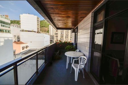 Apartamento à venda com 124m², 3 quartos e 2 vagas Apartamento à venda com 124m², 3 quartos e 2 vagasVaranda da Sala