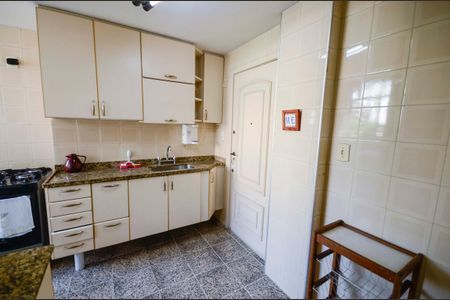 Apartamento à venda com 124m², 3 quartos e 2 vagas Apartamento à venda com 124m², 3 quartos e 2 vagasCozinha