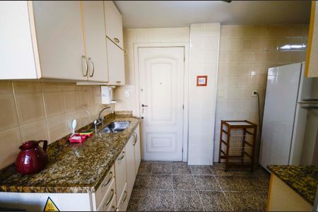 Apartamento à venda com 124m², 3 quartos e 2 vagas Apartamento à venda com 124m², 3 quartos e 2 vagasCozinha