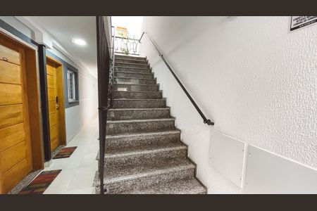 Apartamento à venda com 31m², 2 quartos e sem vaga Apartamento à venda com 31m², 2 quartos e sem vagaEscada