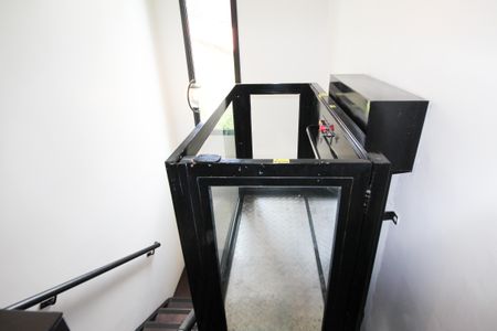 Casa à venda com 275m², 3 quartos e 4 vagas Casa à venda com 275m², 3 quartos e 4 vagasElevador