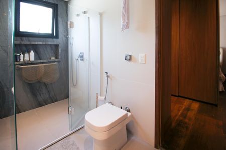 Casa à venda com 275m², 3 quartos e 4 vagas Casa à venda com 275m², 3 quartos e 4 vagasBanheiro da Suíte 1