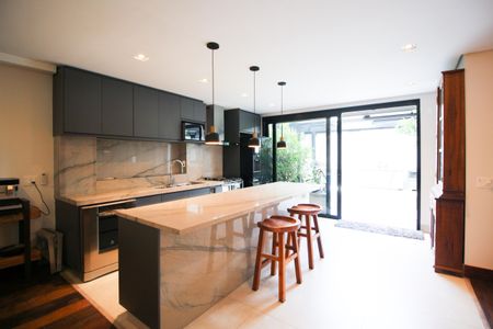 Casa à venda com 275m², 3 quartos e 4 vagas Casa à venda com 275m², 3 quartos e 4 vagasCozinha