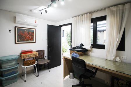 Casa à venda com 275m², 3 quartos e 4 vagas Casa à venda com 275m², 3 quartos e 4 vagasQuarto de Serviço