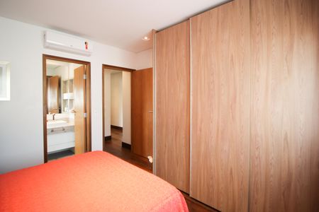 Casa à venda com 275m², 3 quartos e 4 vagas Casa à venda com 275m², 3 quartos e 4 vagasSuíte 2