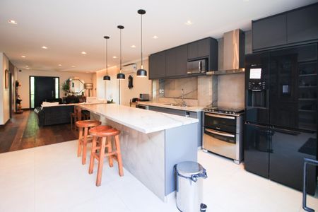 Casa à venda com 275m², 3 quartos e 4 vagas Casa à venda com 275m², 3 quartos e 4 vagasCozinha