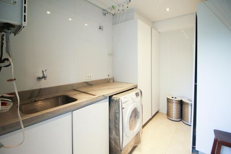 Casa à venda com 275m², 3 quartos e 4 vagas Casa à venda com 275m², 3 quartos e 4 vagasÁrea de Serviço