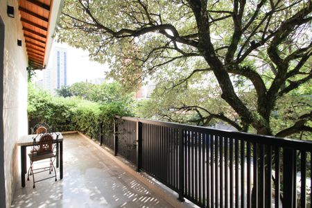 Casa à venda com 275m², 3 quartos e 4 vagas Casa à venda com 275m², 3 quartos e 4 vagasVaranda da Sala 2