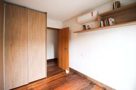 Casa à venda com 275m², 3 quartos e 4 vagas Casa à venda com 275m², 3 quartos e 4 vagasQuarto