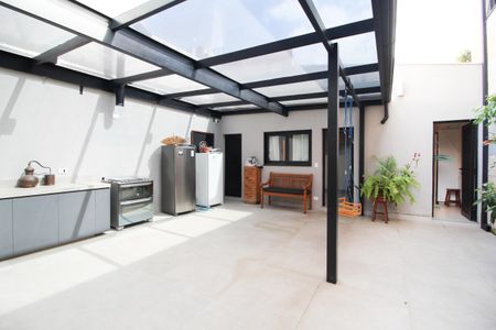 Casa à venda com 275m², 3 quartos e 4 vagas Casa à venda com 275m², 3 quartos e 4 vagasQuintal