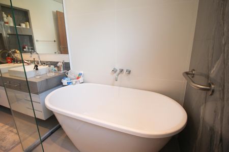 Casa à venda com 275m², 3 quartos e 4 vagas Casa à venda com 275m², 3 quartos e 4 vagasBanheiro da Suíte 1