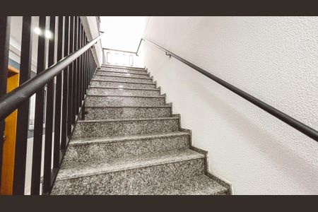 Apartamento à venda com 24m², 1 quarto e sem vaga Apartamento à venda com 24m², 1 quarto e sem vagaEscada