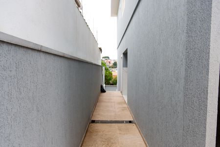 Casa à venda com 160m², 3 quartos e 4 vagas Casa à venda com 160m², 3 quartos e 4 vagasCorredor
