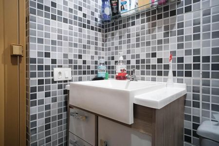 Casa à venda com 220m², 4 quartos e 2 vagasBanheiro 1