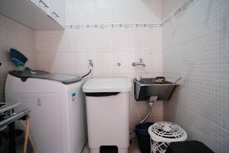 Casa à venda com 220m², 4 quartos e 2 vagasÁrea de Serviço