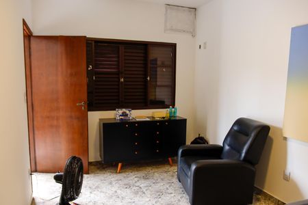 Casa à venda com 240m², 4 quartos e 2 vagas Casa à venda com 240m², 4 quartos e 2 vagasQuarto 1