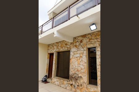 Casa à venda com 240m², 4 quartos e 2 vagas Casa à venda com 240m², 4 quartos e 2 vagasFachada