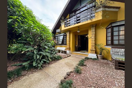 Casa para alugar com 250m², 4 quartos e 3 vagas Casa para alugar com 250m², 4 quartos e 3 vagasÁrea Externa