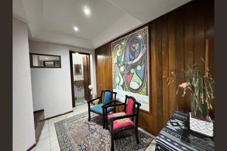 Casa para alugar com 250m², 4 quartos e 3 vagas Casa para alugar com 250m², 4 quartos e 3 vagasSala