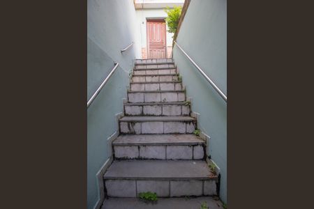 Casa para alugar com 800m², 5 quartos e 4 vagas Casa para alugar com 800m², 5 quartos e 4 vagasEscada