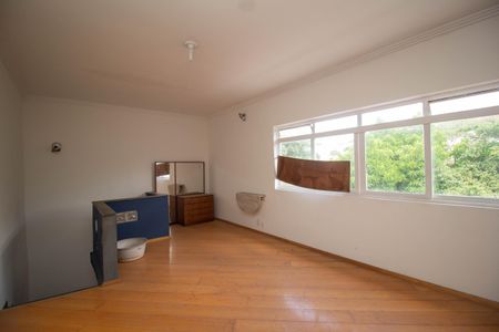 Casa para alugar com 800m², 5 quartos e 4 vagas Casa para alugar com 800m², 5 quartos e 4 vagasHall Entre Quartos