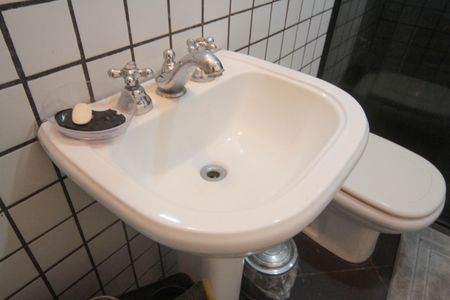 Casa para alugar com 800m², 5 quartos e 4 vagas Casa para alugar com 800m², 5 quartos e 4 vagasBanheiro 1