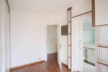 Apartamento à venda com 200m², 3 quartos e 3 vagasSuíte 2