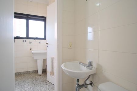 Apartamento à venda com 200m², 3 quartos e 3 vagasBanheiro de serviço