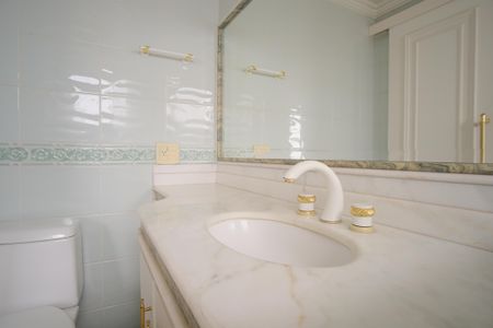 Apartamento à venda com 200m², 3 quartos e 3 vagasBanheiro da Suíte 2