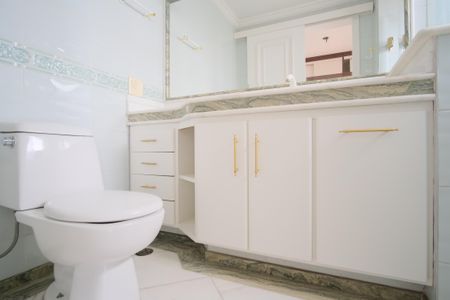 Apartamento à venda com 200m², 3 quartos e 3 vagasBanheiro da Suíte 2