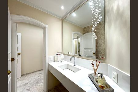 Apartamento à venda com 387m², 3 quartos e 8 vagas Apartamento à venda com 387m², 3 quartos e 8 vagasLavabo