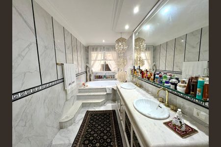 Apartamento à venda com 387m², 3 quartos e 8 vagas Apartamento à venda com 387m², 3 quartos e 8 vagasBanheiro da Suíte Master