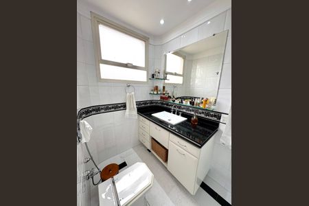 Apartamento à venda com 387m², 3 quartos e 8 vagas Apartamento à venda com 387m², 3 quartos e 8 vagasBanheiro da Suíte 2