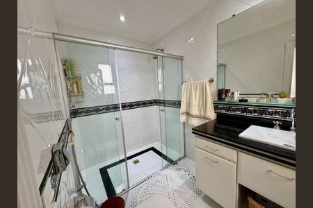 Apartamento à venda com 387m², 3 quartos e 8 vagas Apartamento à venda com 387m², 3 quartos e 8 vagasBanheiro da Suíte 1