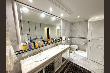 Apartamento à venda com 387m², 3 quartos e 8 vagas Apartamento à venda com 387m², 3 quartos e 8 vagasBanheiro da Suíte Master