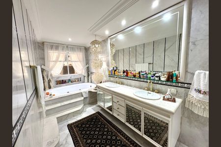Apartamento à venda com 387m², 3 quartos e 8 vagas Apartamento à venda com 387m², 3 quartos e 8 vagasBanheiro da Suíte Master