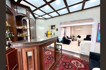 Apartamento à venda com 387m², 3 quartos e 8 vagas Apartamento à venda com 387m², 3 quartos e 8 vagasEspaço Bar