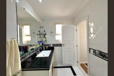 Apartamento à venda com 387m², 3 quartos e 8 vagas Apartamento à venda com 387m², 3 quartos e 8 vagasBanheiro da Suíte 1